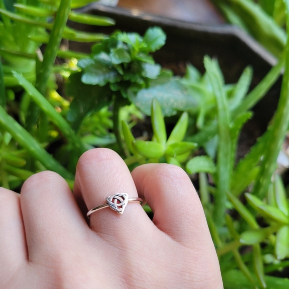 New Solid 925 Sterling Silver Celtic Triangle Ring - Picture 5 of 14